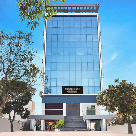 Super Townhouse Lohegaon Near Pune Airport Formerly Landmark Regency Lohogaon Zewnętrze zdjęcie