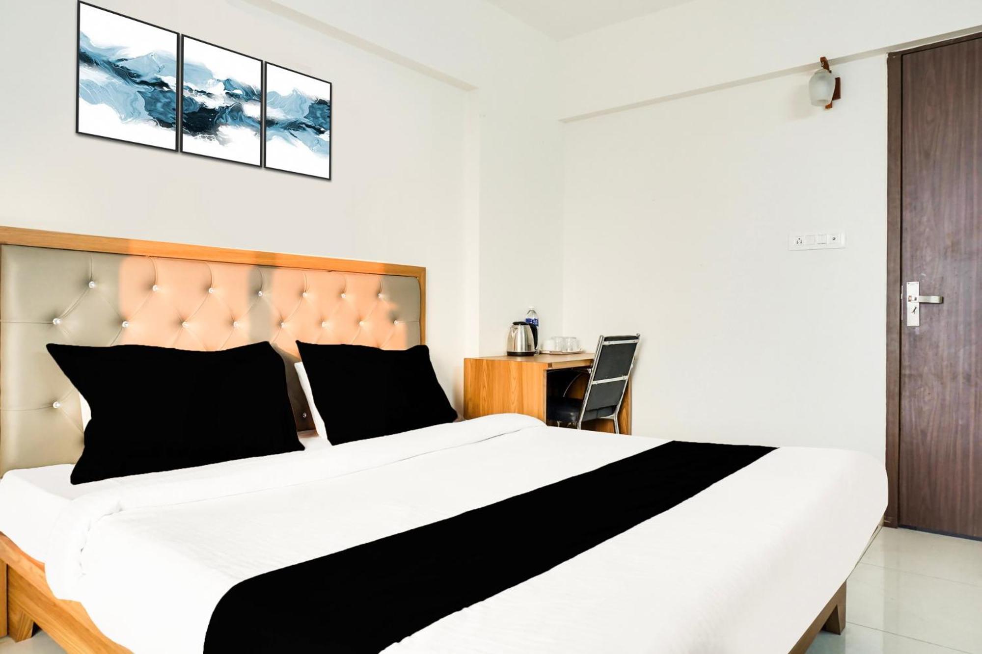 Super Townhouse Lohegaon Near Pune Airport Formerly Landmark Regency Lohogaon Zewnętrze zdjęcie