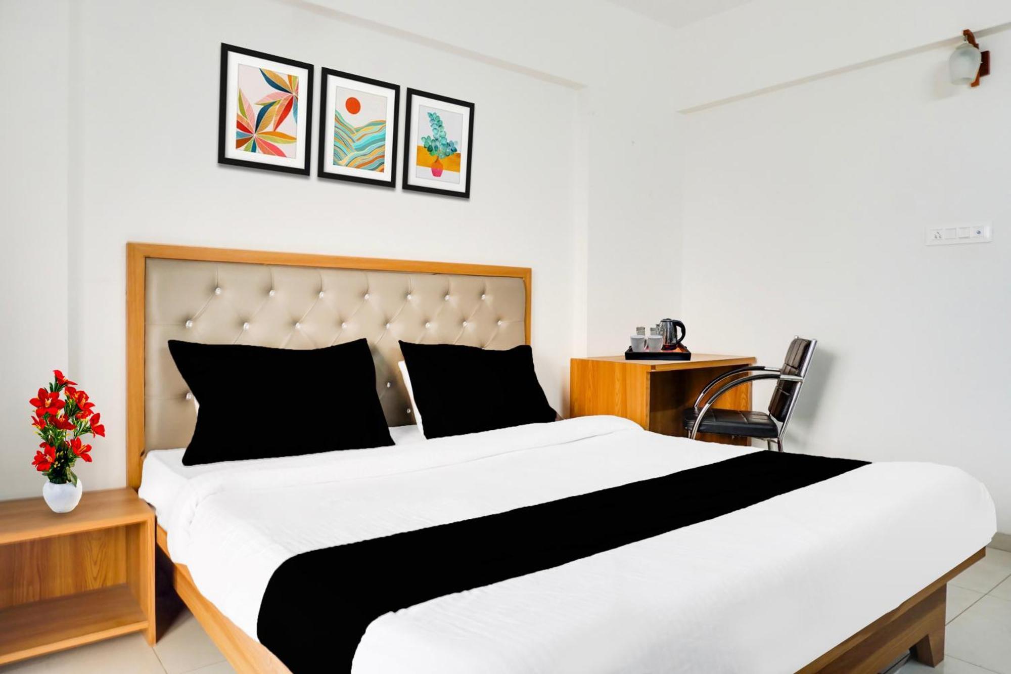 Super Townhouse Lohegaon Near Pune Airport Formerly Landmark Regency Lohogaon Zewnętrze zdjęcie
