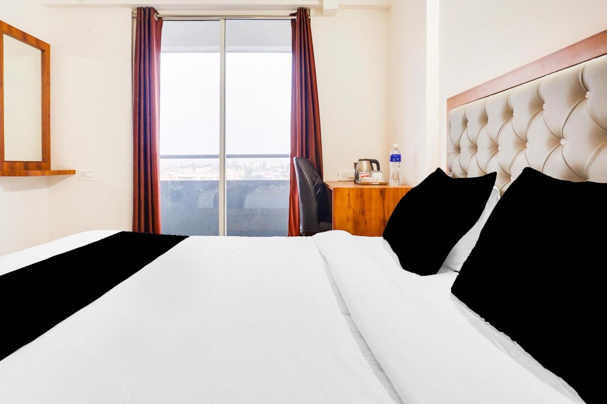 Super Townhouse Lohegaon Near Pune Airport Formerly Landmark Regency Lohogaon Zewnętrze zdjęcie